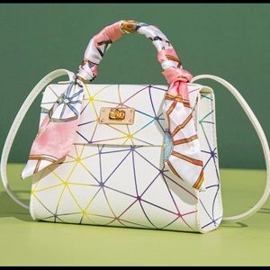Rainbow geometric purse